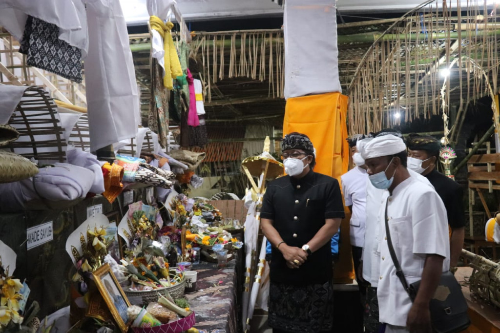 Karya Ngaben Ngerit Masal di Desa Adat Bukian Pelaga, Bupati Giri Prasta Apresiasi Krama Tetap Patuhi Prokes